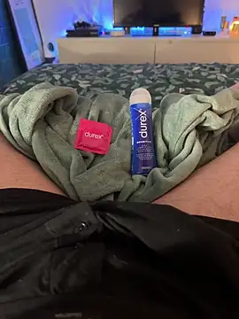 Snapshot of Thomascrtz chatting on 02.19.26 Thomascrtz online show from 02.19.26