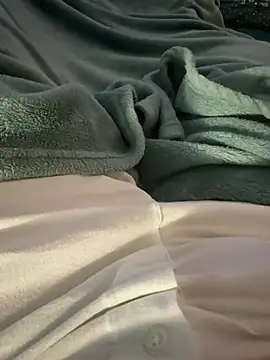 Snapshot of Thomascrtz chatting on 03.18.26 Thomascrtz online show from 03.18.26