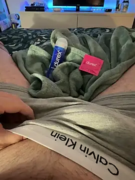 Snapshot of Thomascrtz chatting on 04.14.26 Thomascrtz online show from 04.14.26