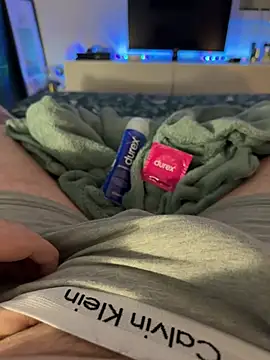 Snapshot of Thomascrtz chatting on 04.15.26 Thomascrtz online show from 04.15.26