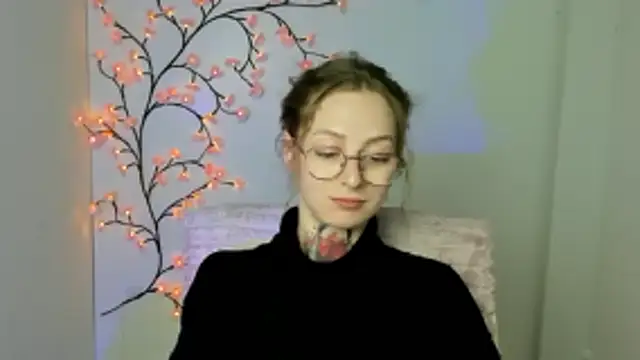 Esmi Winter online show from 04.03.26