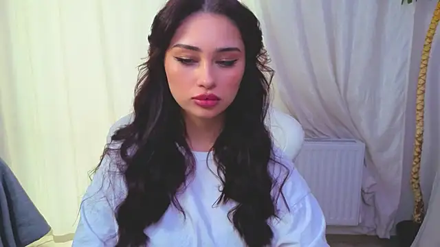 Sofia Plump online show from 04.13.26