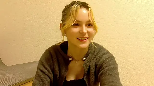 Snapshot of e_ri_ka93 chatting on 02.22.26 e ri ka93 online show from 02.22.26