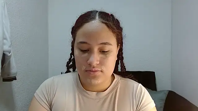 Snapshot of leilanewgirl chatting on 02.12.26 leilanewgirl online show from 02.12.26