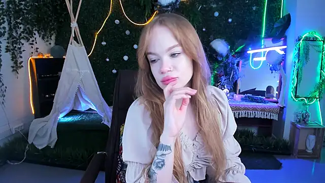 Snapshot of AmyNox chatting on 04.14.26 AmyNox online show from 04.14.26