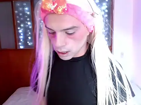 Snapshot of DanniHotBoy02 chatting on 02.21.26 DanniHotBoy02 online show from 02.21.26