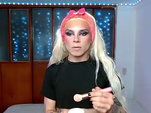 Snapshot of DanniHotBoy02 chatting on 02.26.26 DanniHotBoy02 online show from 02.26.26