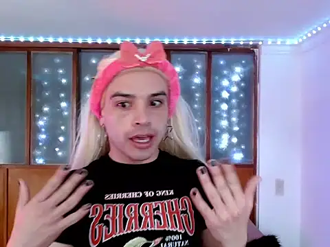 Snapshot of DanniHotBoy02 chatting on 02.27.26 DanniHotBoy02 online show from 02.27.26