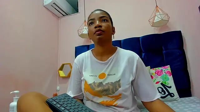 Snapshot of Sexy_ebony_1 chatting on 04.08.26 Sexy ebony 1 online show from 04.08.26