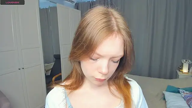 Snapshot of LavenderMitten chatting on 06.11.26 LavenderMitten online show from 06.11.26