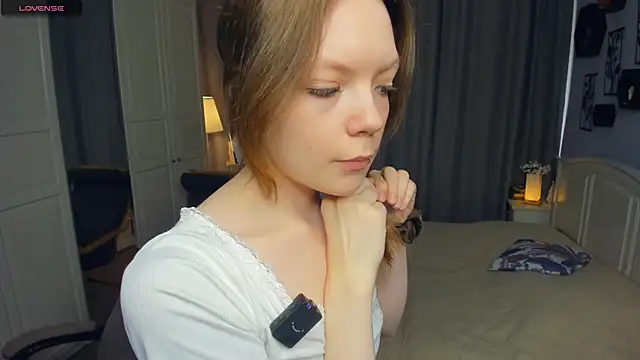 Snapshot of LavenderMitten chatting on 06.18.26 LavenderMitten online show from 06.18.26