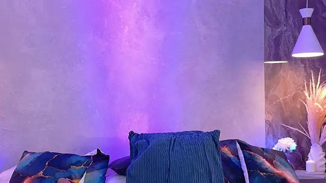 Hannah-Prada online show from 04.08.26