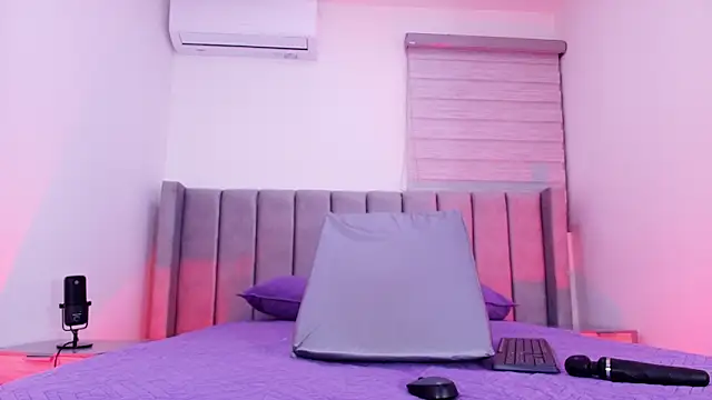 freyhasmith  online show from 03.11.26