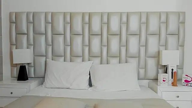 Snapshot of paola_katy_dicks chatting on 12.28.24 paola katy dicks online show from 12.28.24