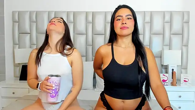 Snapshot of paola_katy_dicks chatting on 02.01.25 paola katy dicks online show from 02.01.25