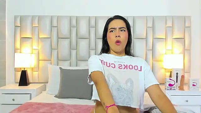 Snapshot of paola_katy_dicks chatting on 06.10.26 paola katy dicks online show from 06.10.26