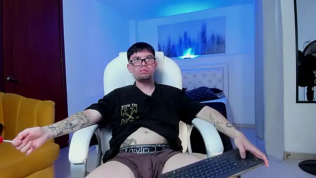 Snapshot of KaiStein chatting on 02.11.26 KaiStein online show from 02.11.26