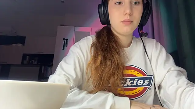 Snapshot of AliceCarrol chatting on 02.28.26 AliceCarrol online show from 02.28.26