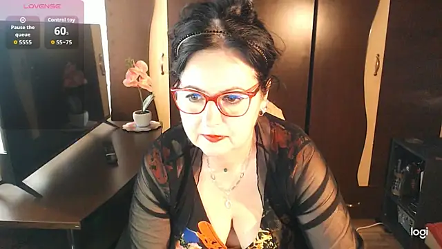 Snapshot of exiMIlf chatting on 04.01.26 exiMIlf online show from 04.01.26