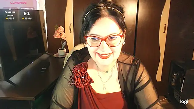 Snapshot of exiMIlf chatting on 04.02.26 exiMIlf online show from 04.02.26