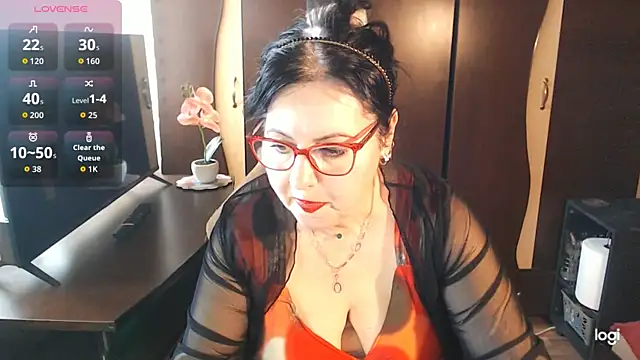 Snapshot of exiMIlf chatting on 04.05.26 exiMIlf online show from 04.05.26