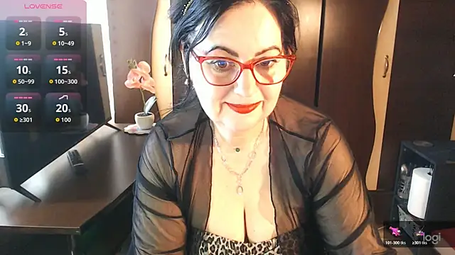 Snapshot of exiMIlf chatting on 04.06.26 exiMIlf online show from 04.06.26