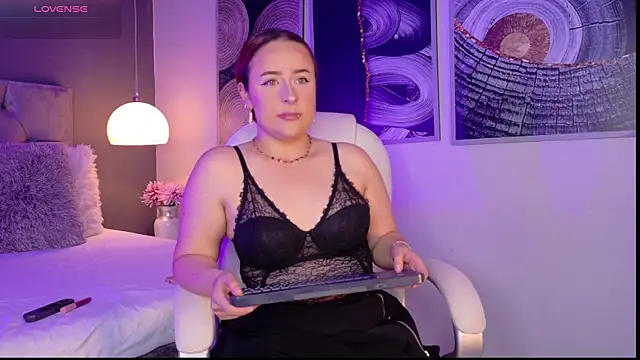 Snapshot of FoxieNova chatting on 03.25.26 FoxieNova online show from 03.25.26