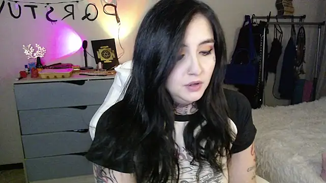 Snapshot of Rin_Tozier chatting on 06.09.26 Rin Tozier online show from 06.09.26