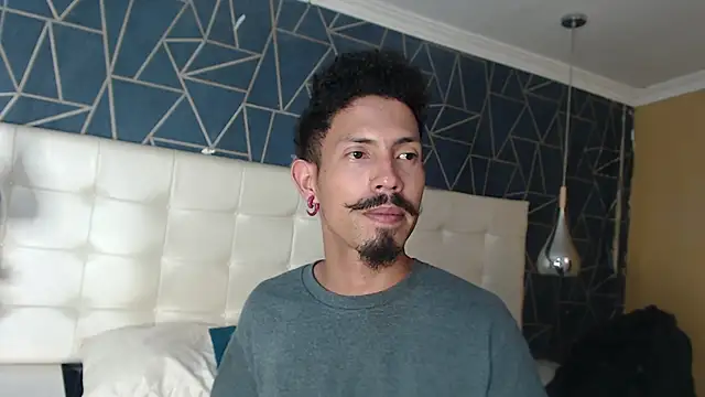 NoaahTylor online show from 02.12.26