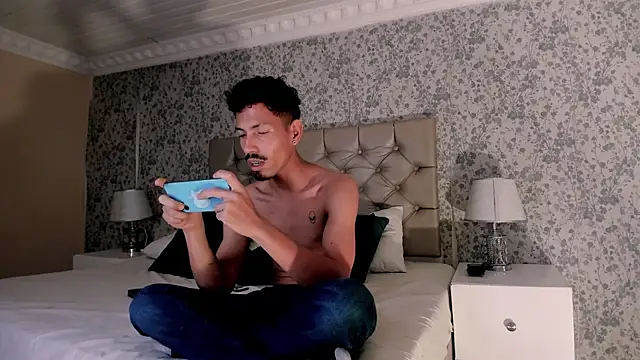 NoaahTylor online show from 04.11.26