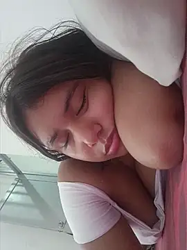 Snapshot of kandyerd chatting on 03.04.26 kandyerd online show from 03.04.26