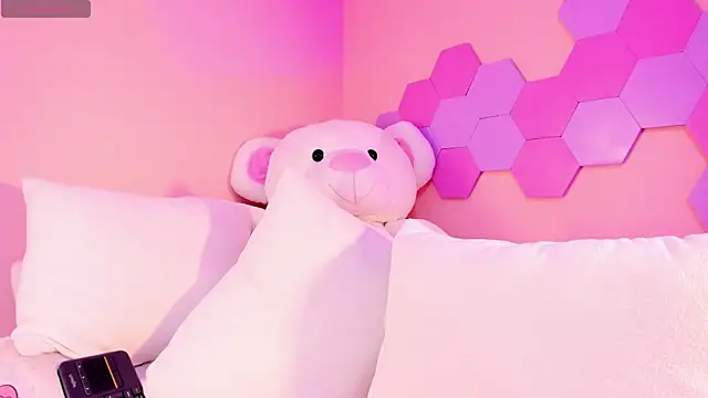 Snapshot of Angell-kiiss chatting on 02.22.26 Angell-kiiss online show from 02.22.26