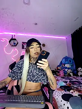 Snapshot of Violeta_R_ chatting on 04.06.26 Violeta R online show from 04.06.26