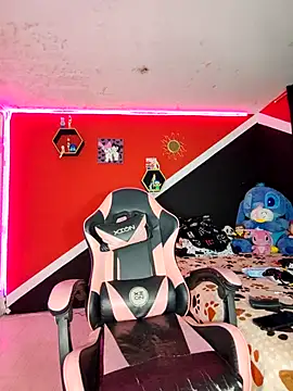 Snapshot of Violeta_R_ chatting on 04.08.26 Violeta R online show from 04.08.26