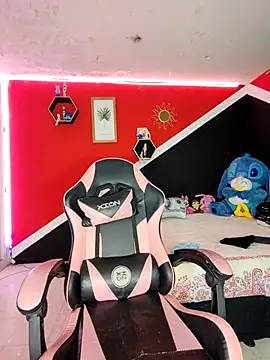 Snapshot of Violeta_R_ chatting on 04.11.26 Violeta R online show from 04.11.26