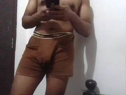 Snapshot of muscledad111 chatting on 05.14.26 muscledad111 online show from 05.14.26