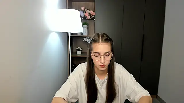 ClarineCasebolt online show from 02.12.26