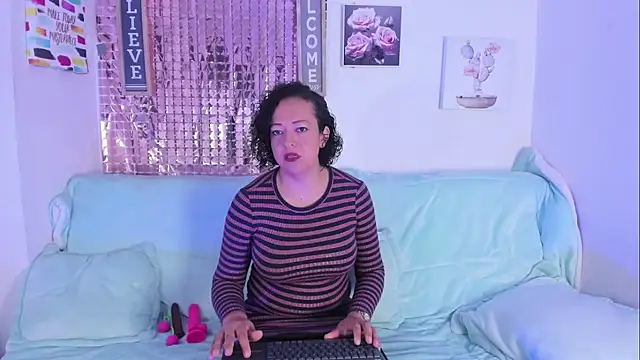 Snapshot of AdeleNasty chatting on 02.13.26 AdeleNasty online show from 02.13.26