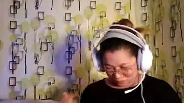 Snapshot of TennieReichow chatting on 03.16.26 TennieReichow online show from 03.16.26