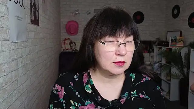 Snapshot of Tori_Twirl chatting on 02.20.26 Tori Twirl online show from 02.20.26