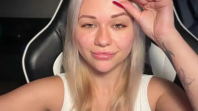 Leylia Lily online show from 04.18.26