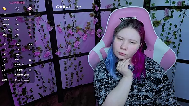 Snapshot of kitsune_little chatting on 06.18.26 kitsune little online show from 06.18.26