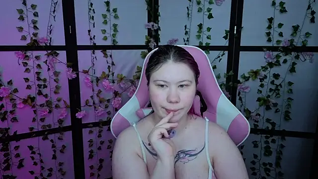 Snapshot of kitsune_little chatting on 06.21.26 kitsune little online show from 06.21.26