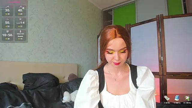 Snapshot of GlitchyDolly chatting on 05.05.26 GlitchyDolly online show from 05.05.26