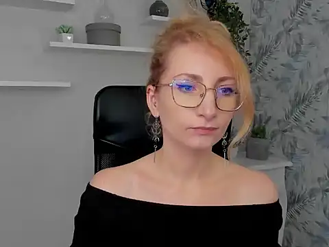 CinderellaMoon online show from 03.02.26