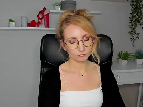 CinderellaMoon online show from 03.11.26