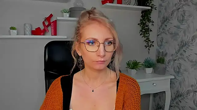 CinderellaMoon online show from 03.13.26