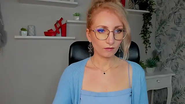 CinderellaMoon online show from 03.17.26