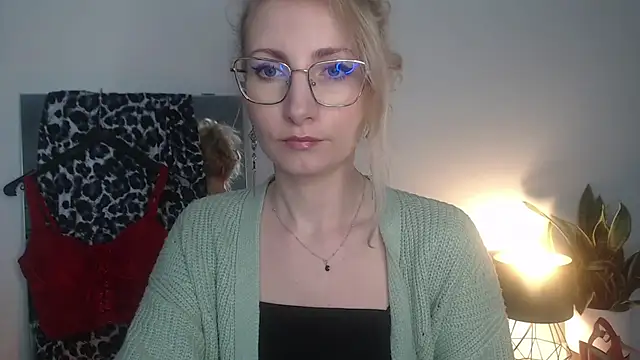 CinderellaMoon online show from 04.03.26