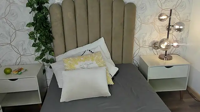 Snapshot of angelsky11 chatting on 04.12.26 angelsky11 online show from 04.12.26